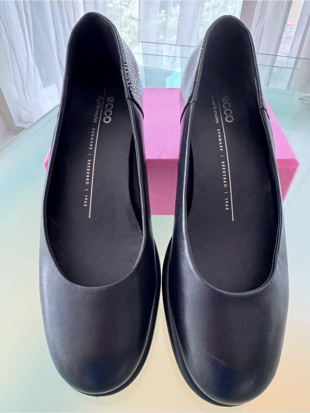 Ecco Black Leather Slip-On Flats
